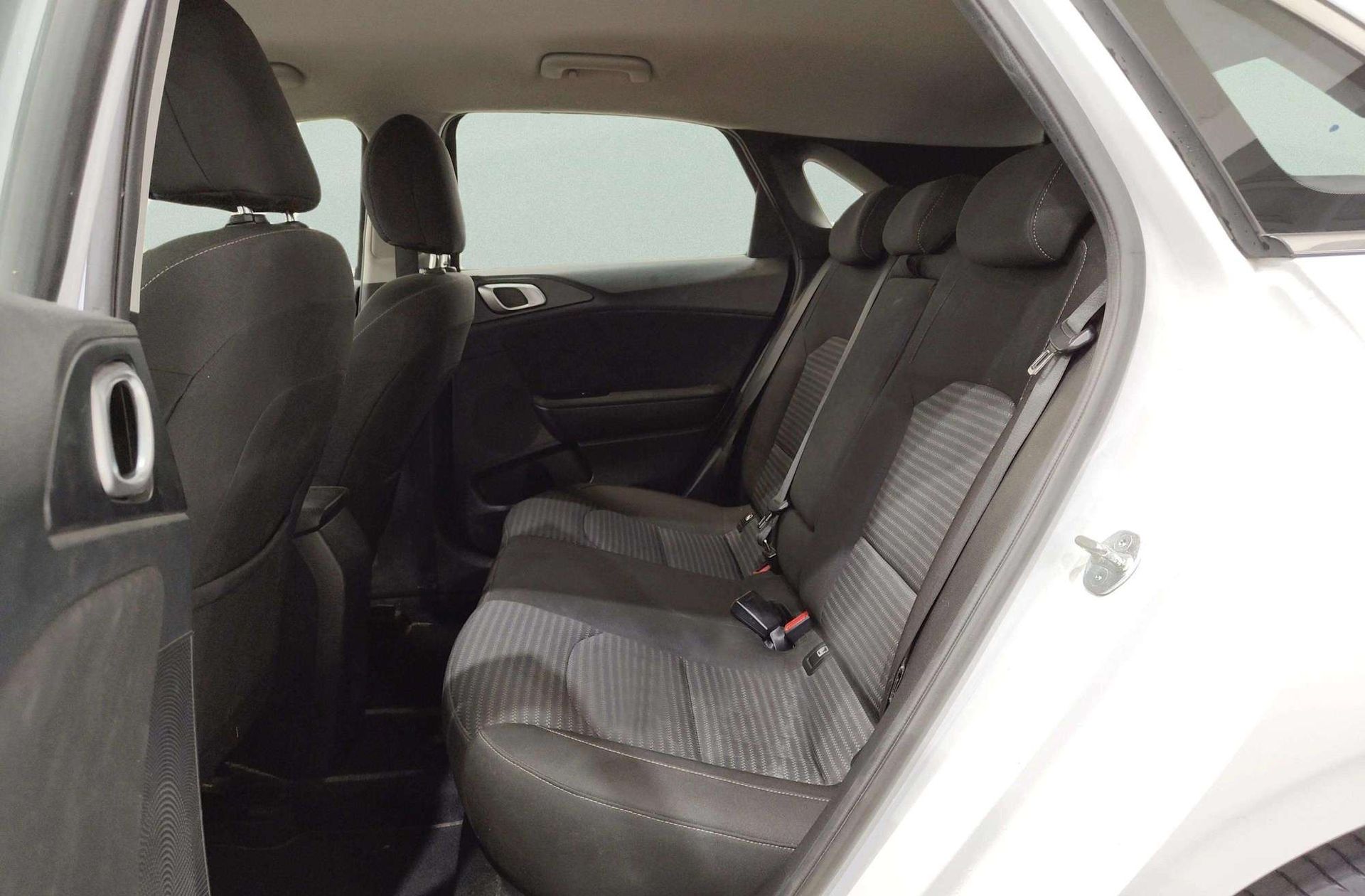 Kia Ceed 1.6 MHEV iMT Drive - foto 11