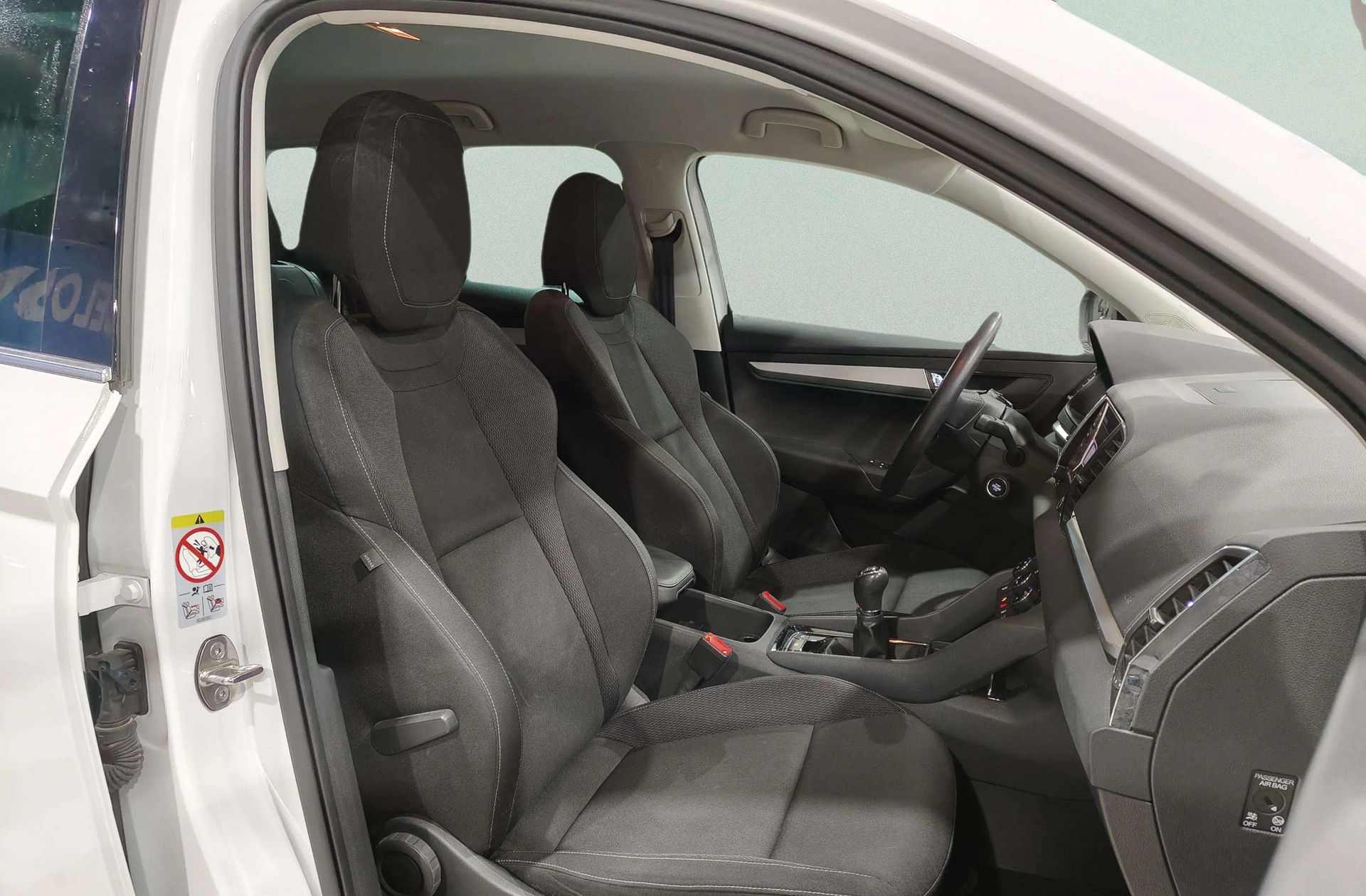 Škoda Karoq 2.0 TDI Selection - foto 17