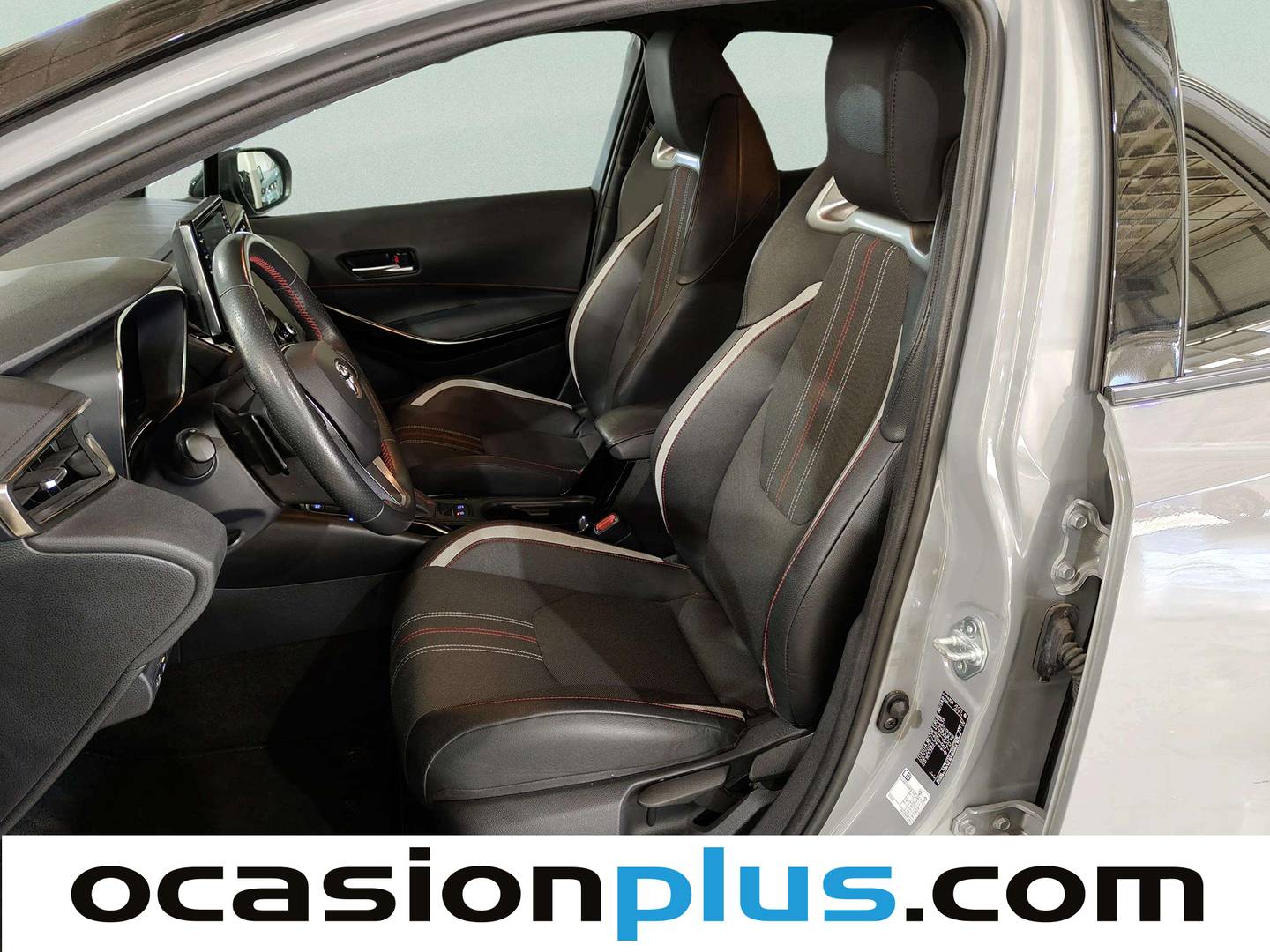 Foto asientos delanteros Toyota Corolla Toyota Corolla 180H GR-SPORT E-CVT (184 CV)