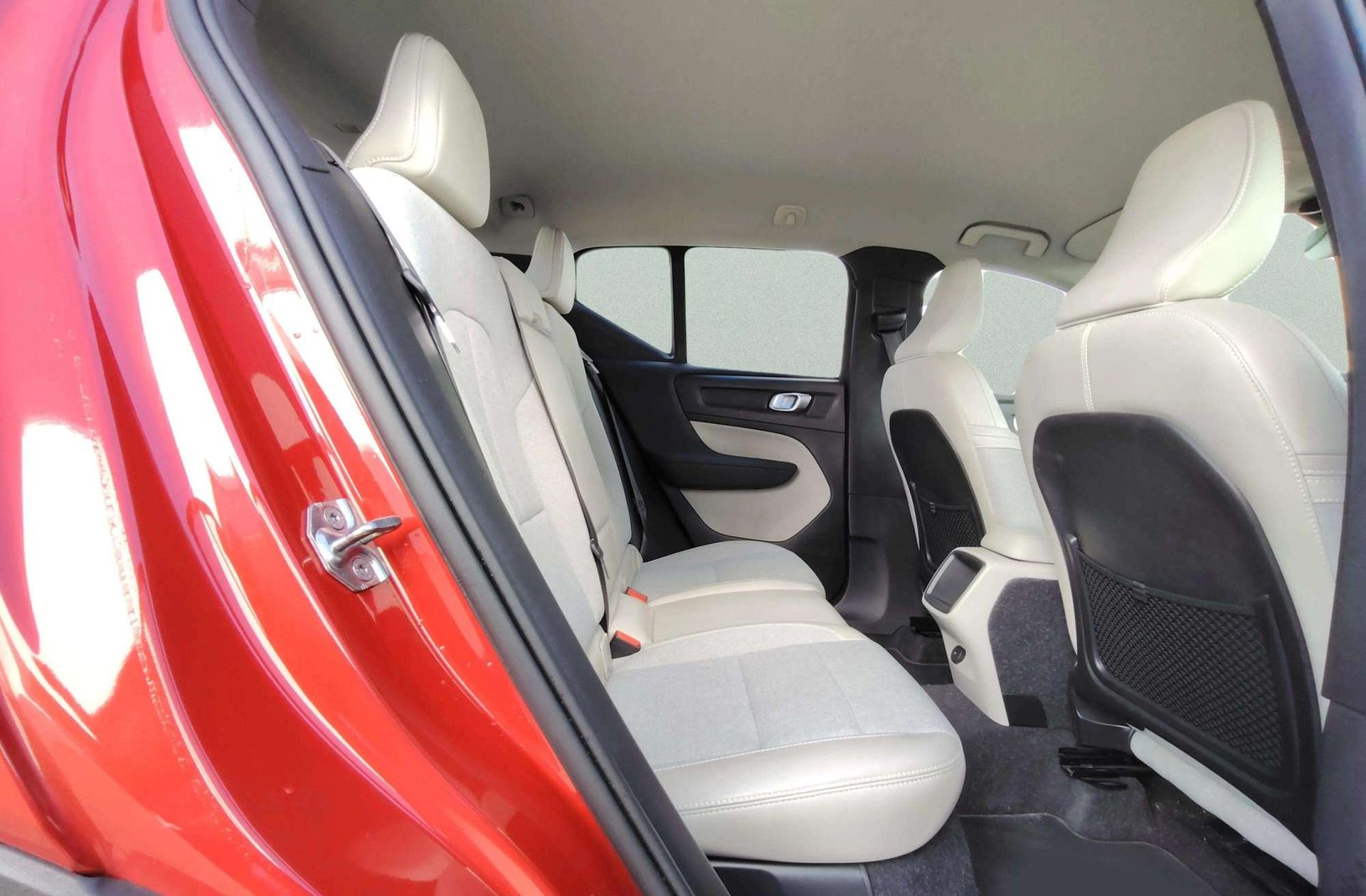 Volvo XC40 T3 Business Plus - foto 21