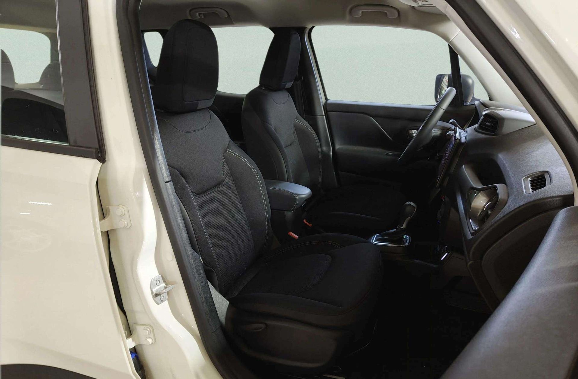 Jeep Renegade eHybrid 1.5 Altitude DCT - foto 16