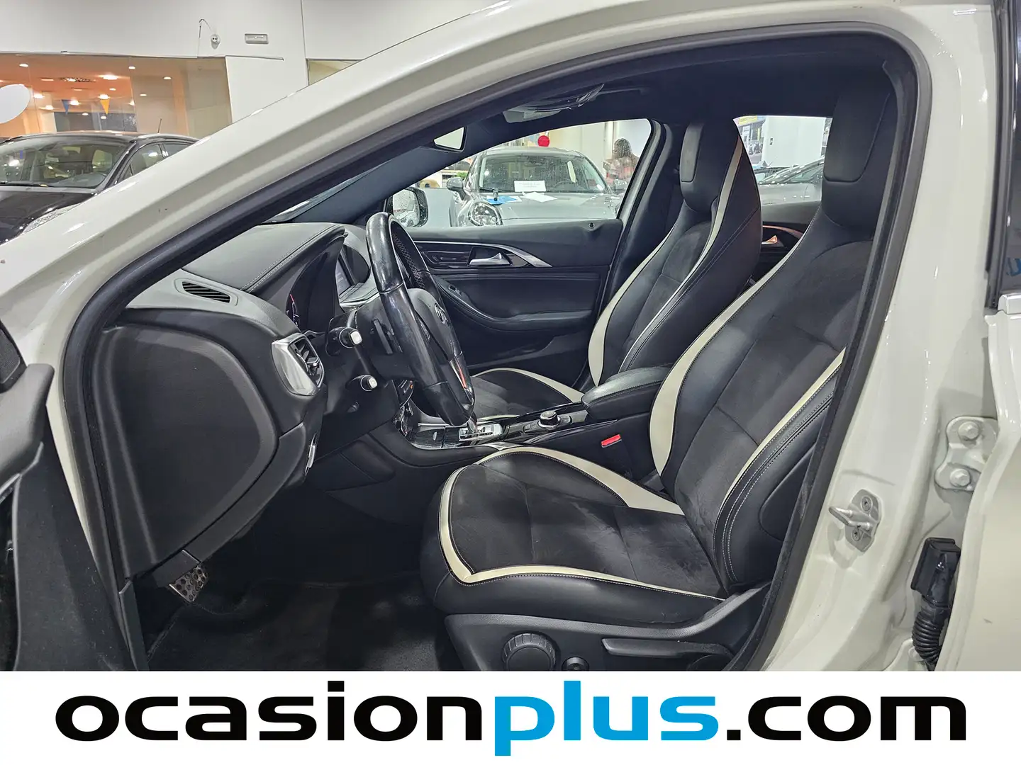 Foto Infiniti Q30 Infiniti Q30 2.2D Sport 7DCT (170 CV)