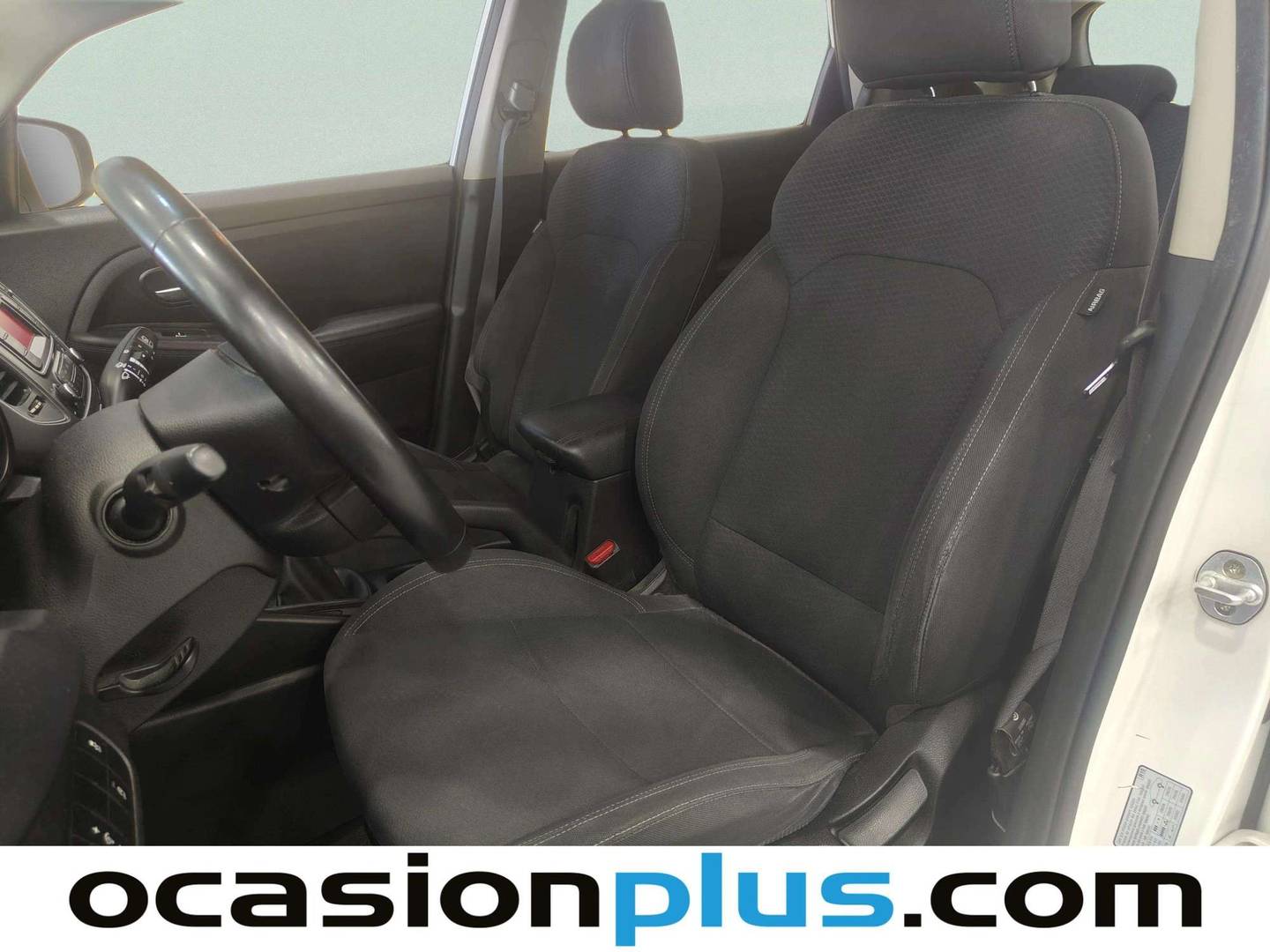 Foto asientos delanteros KIA Carens KIA Carens 1.7 CRDi VGT Eco-Dynamics Basic (115 CV)