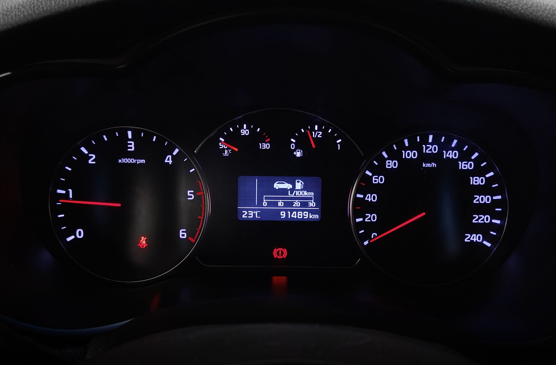 Kia Carens 1.7 CRDi VGT Concept Eco-Dynam - foto 24