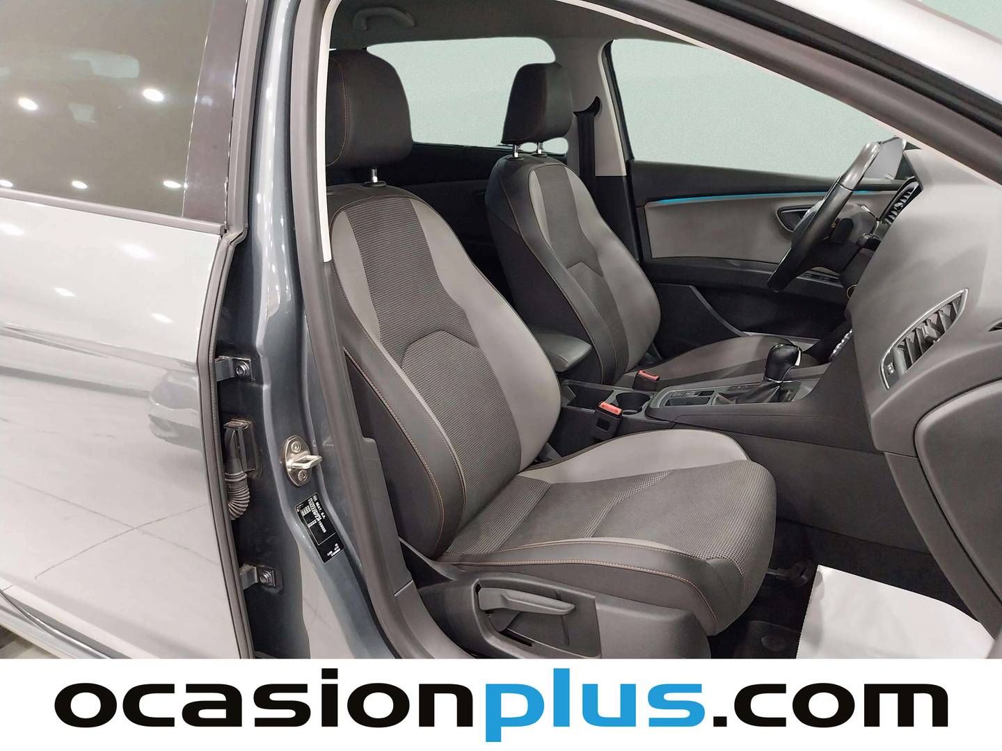 Foto Seat León SEAT León ST 1.8 TSI S&S X-perience Titan Desert 4Drive DSG (180 CV)