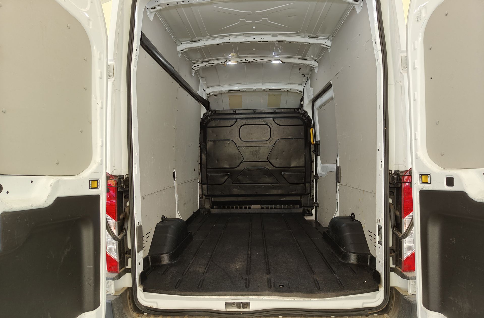 Ford Transit Furgon 350 MHEV L2H2 Trend RWD - foto 13