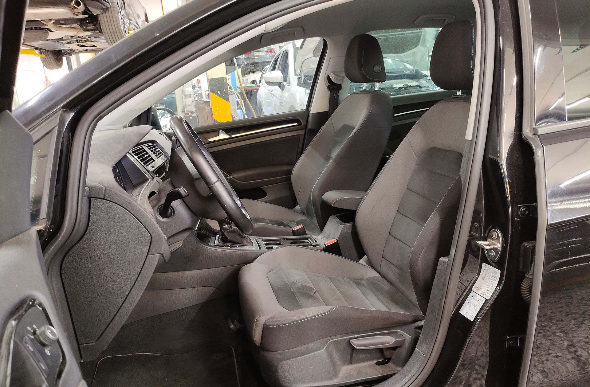 Volkswagen Golf Sport 2.0 TDI DSG Pack R-Line - foto 10