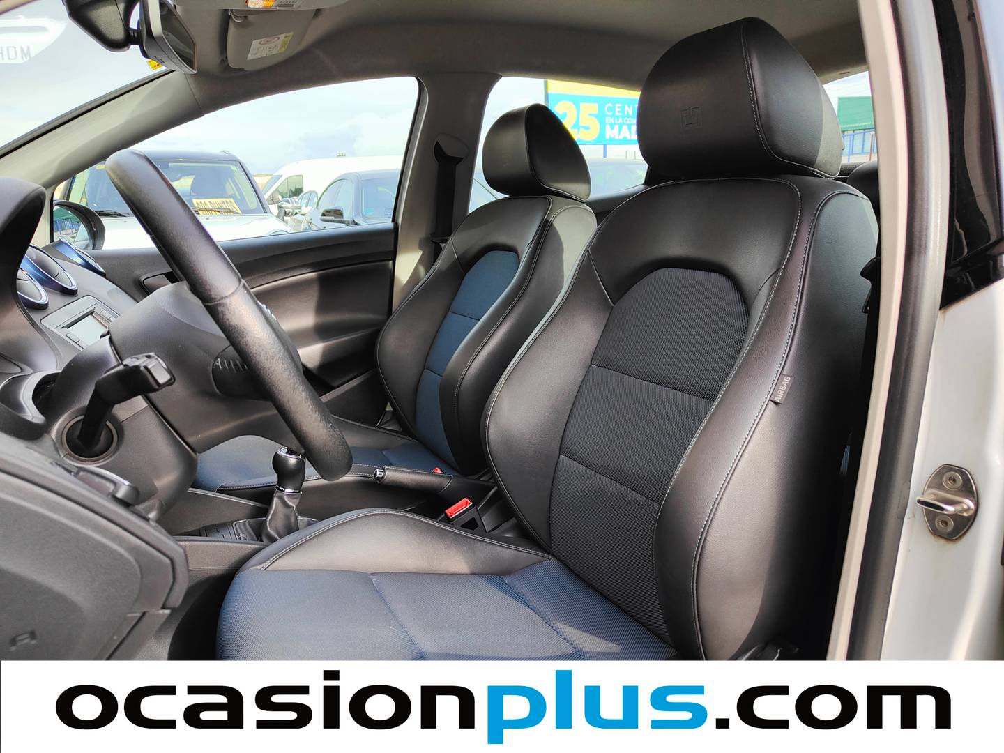 Foto asientos delanteros Seat Ibiza Seat Ibiza 1.4 TDI Style Connect (90 CV)