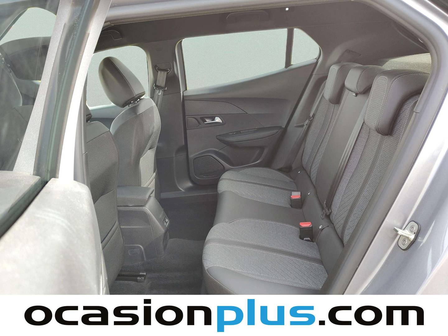 Foto asientos traseros Peugeot 2008 Peugeot 2008 Allure Hybrid eDCS6 (145 CV)
