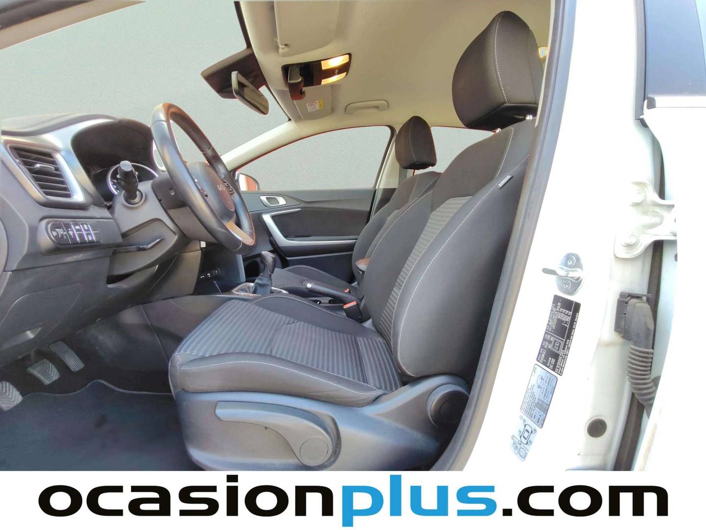Foto asientos delanteros KIA Ceed KIA Ceed 1.6 MHEV iMT Drive (136 CV)