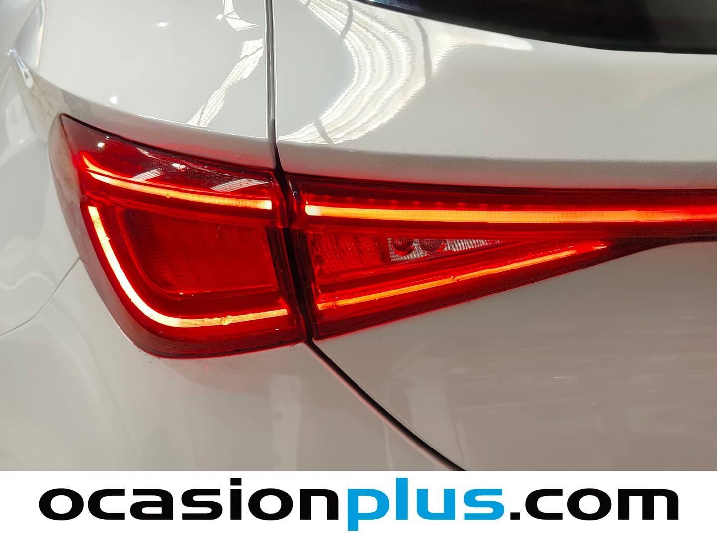 Paquetes del Seat León Seat León 1.0 eTSI S&S FR 25 Aniversario DSG (110 CV)
