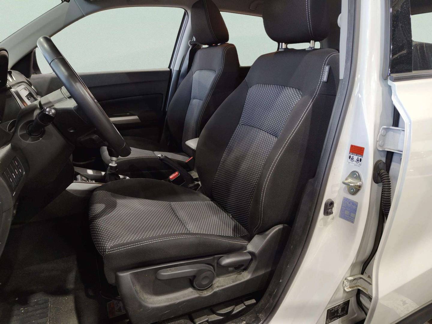 Foto asientos delanteros Suzuki Vitara Suzuki Vitara 1.4 T Mild Hybrid GLE (129 CV)