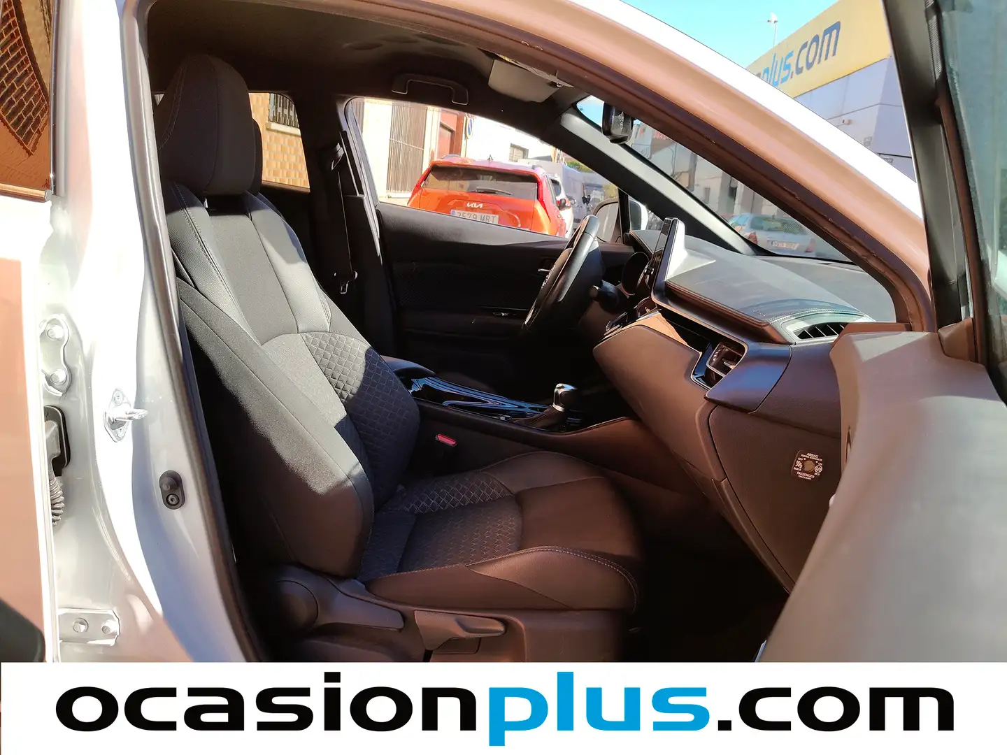 Foto Toyota C-HR Toyota C-HR 1.8 125H Advance (122 CV)