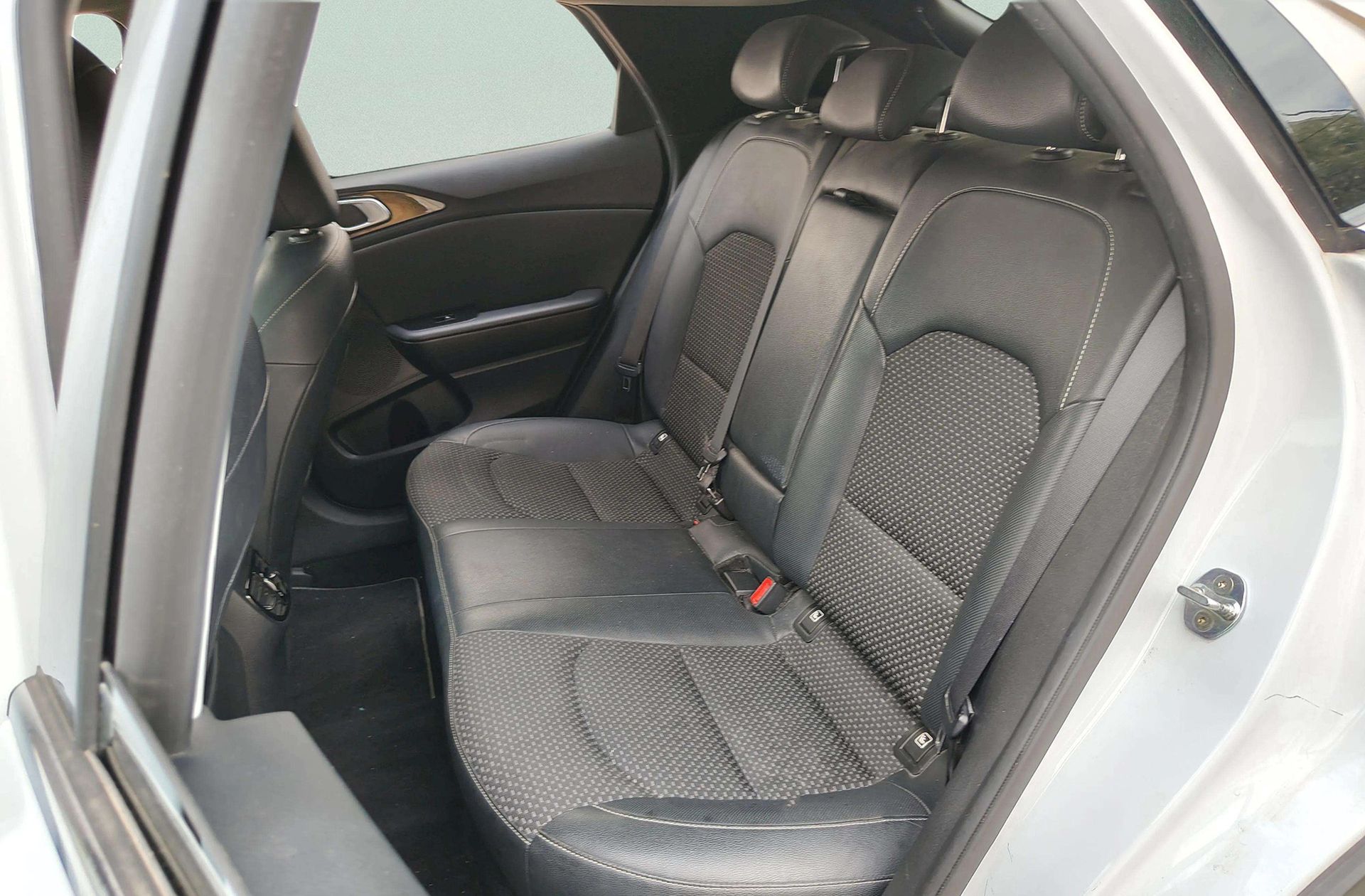 Kia XCeed 1.6 MHEV Emotion DCT - foto 14