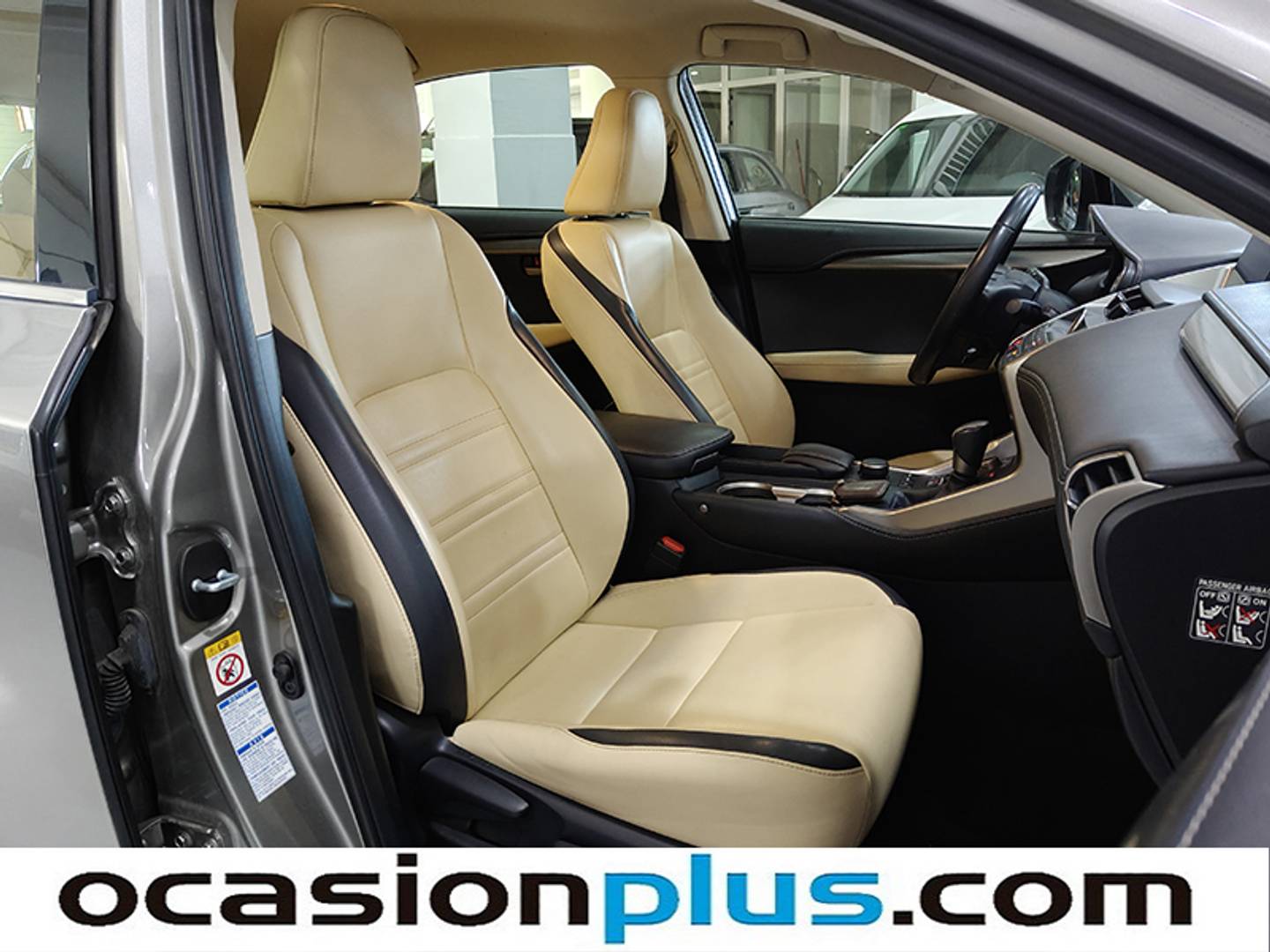 Foto Lexus NX Lexus NX Executive 4WD + Navibox (197 CV)