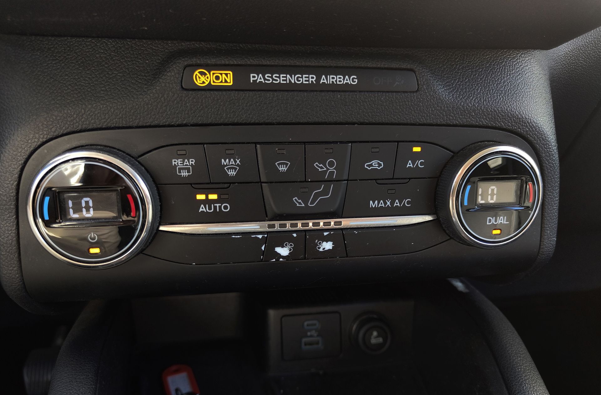 Ford Kuga 2.0 EcoBlue MHEV Titanium - foto 31