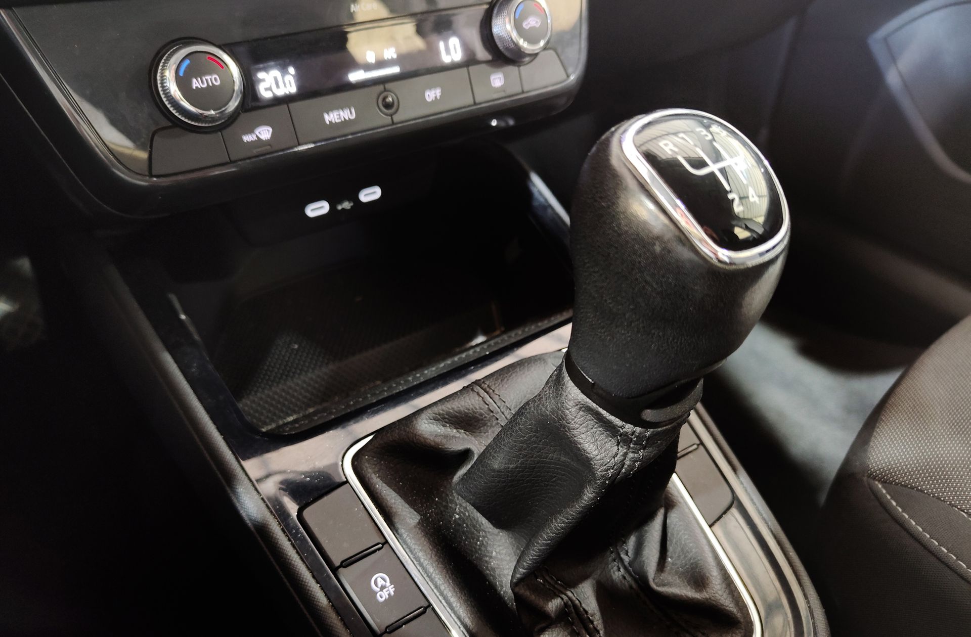 Škoda Fabia 1.0 TSI Ambition - foto 5