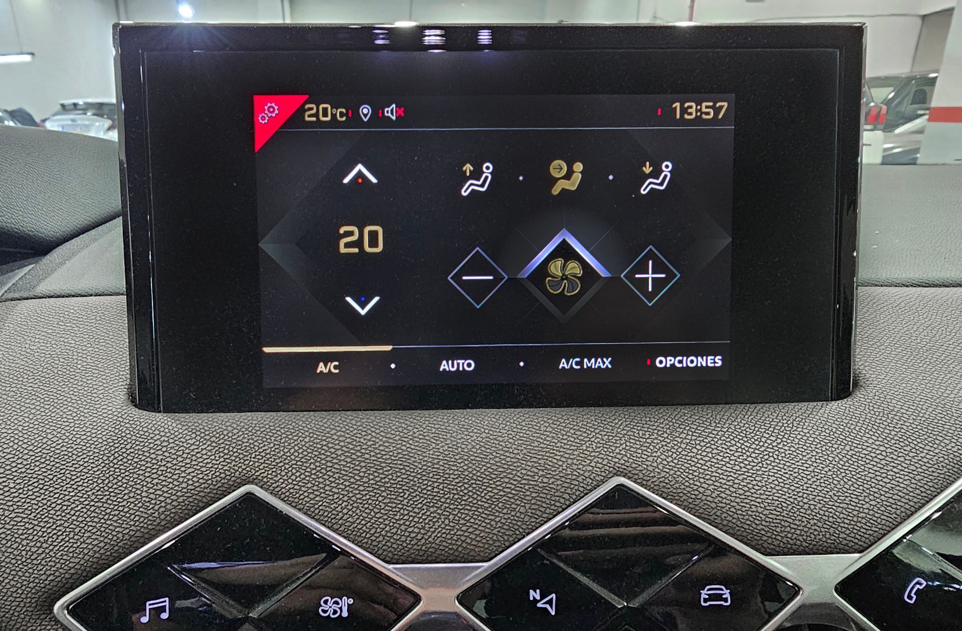DS DS 3 Crossback BlueHDi 110 So Chic - foto 32