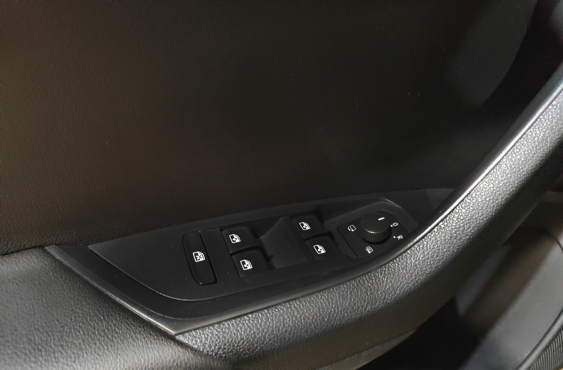 Škoda Karoq 1.5 TSI ACT Ambition DSG - foto 30