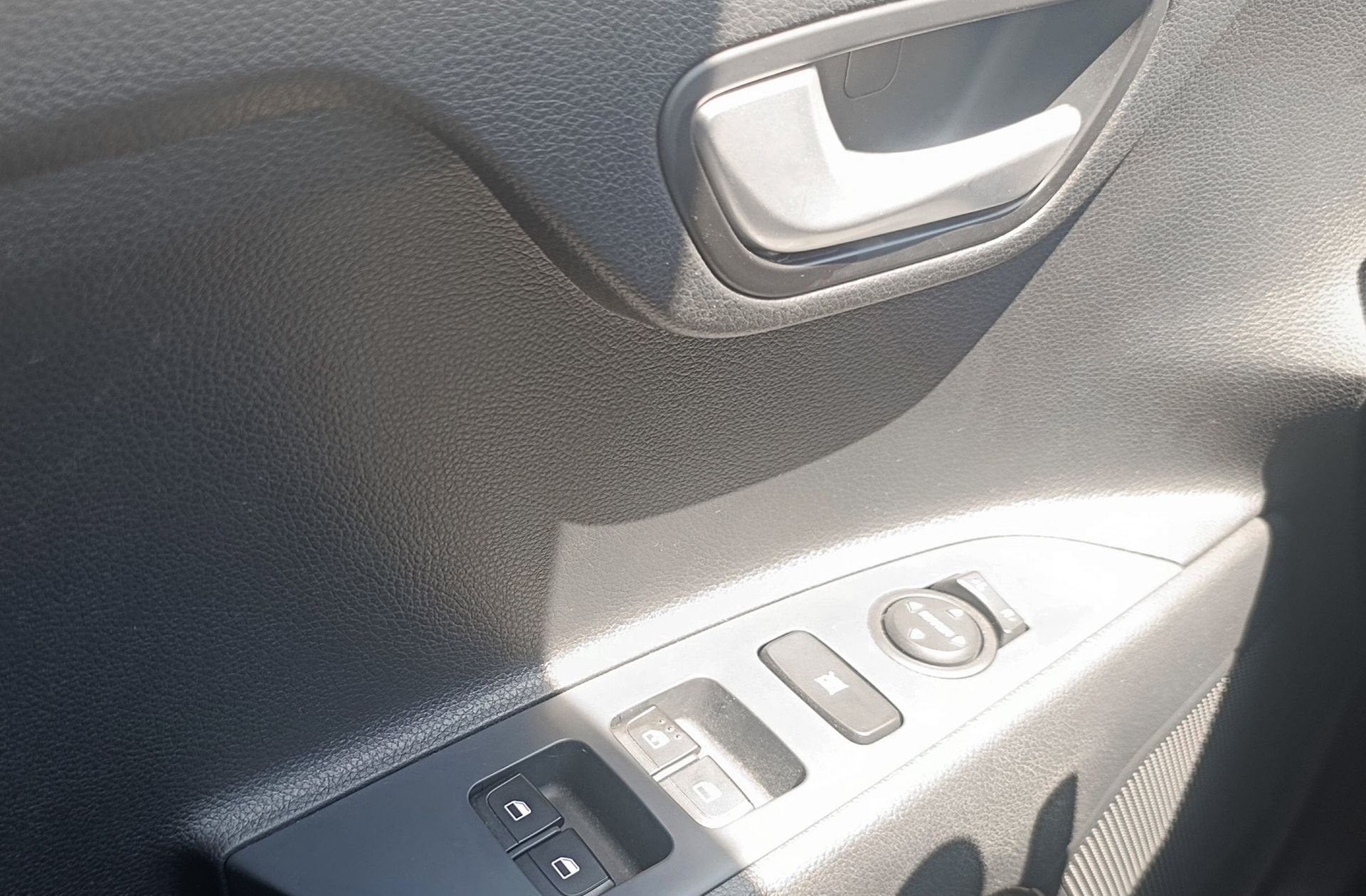 Kia Stonic 1.0 T-GDi MHEV Concept - foto 31