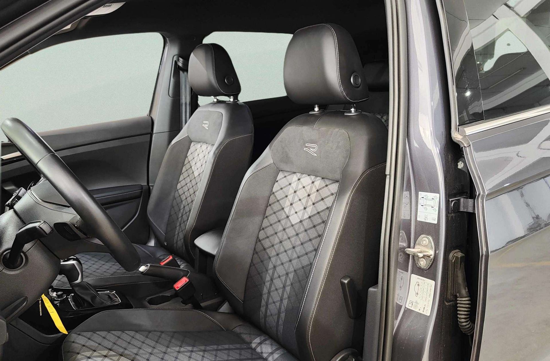 Volkswagen T-Cross R-Line 1.0 TSI DSG - foto 13