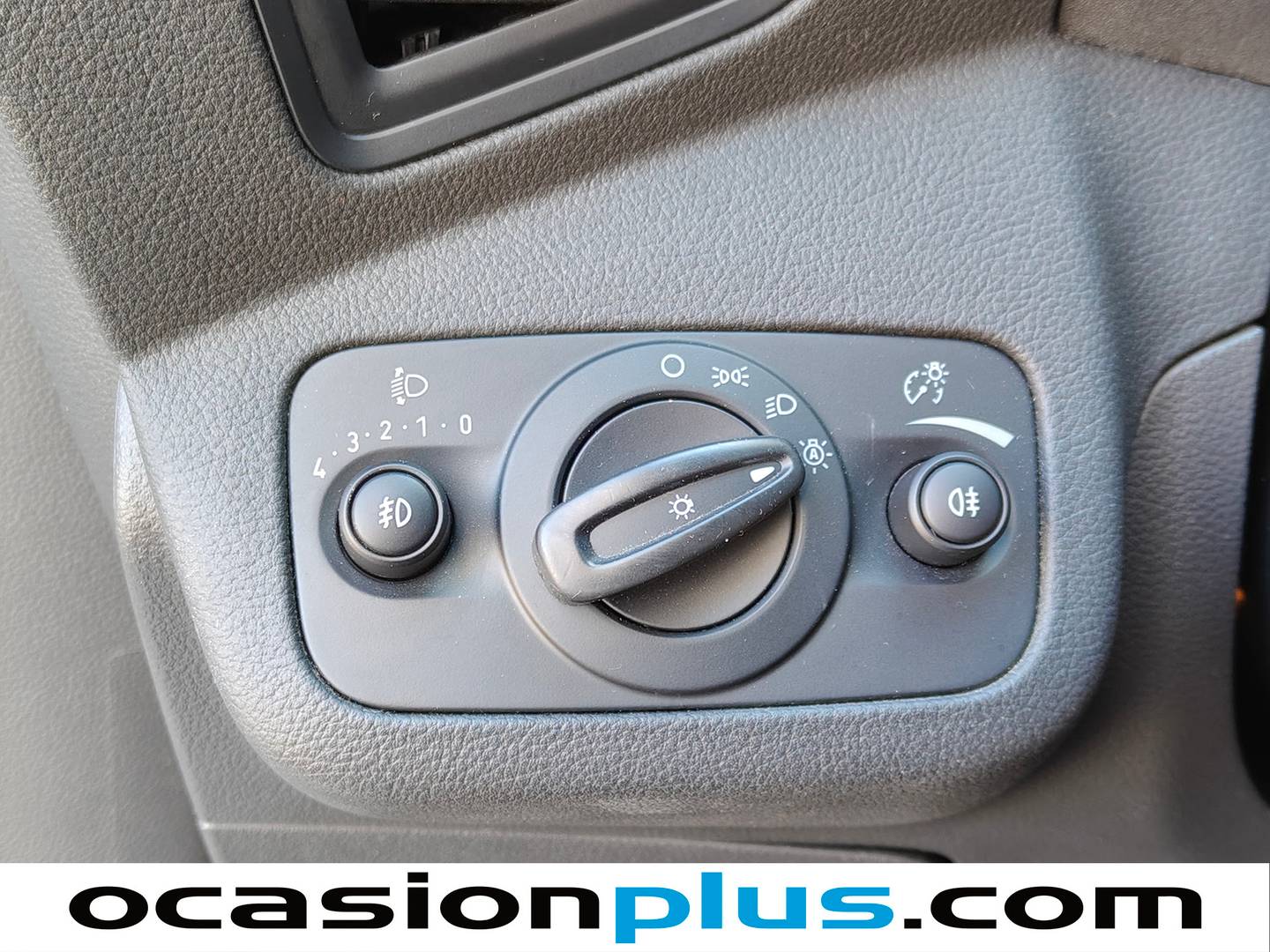 Equipamiento del Ford Kuga Ford Kuga 2.0 TDCI S&S Business 4x4 (150 CV)