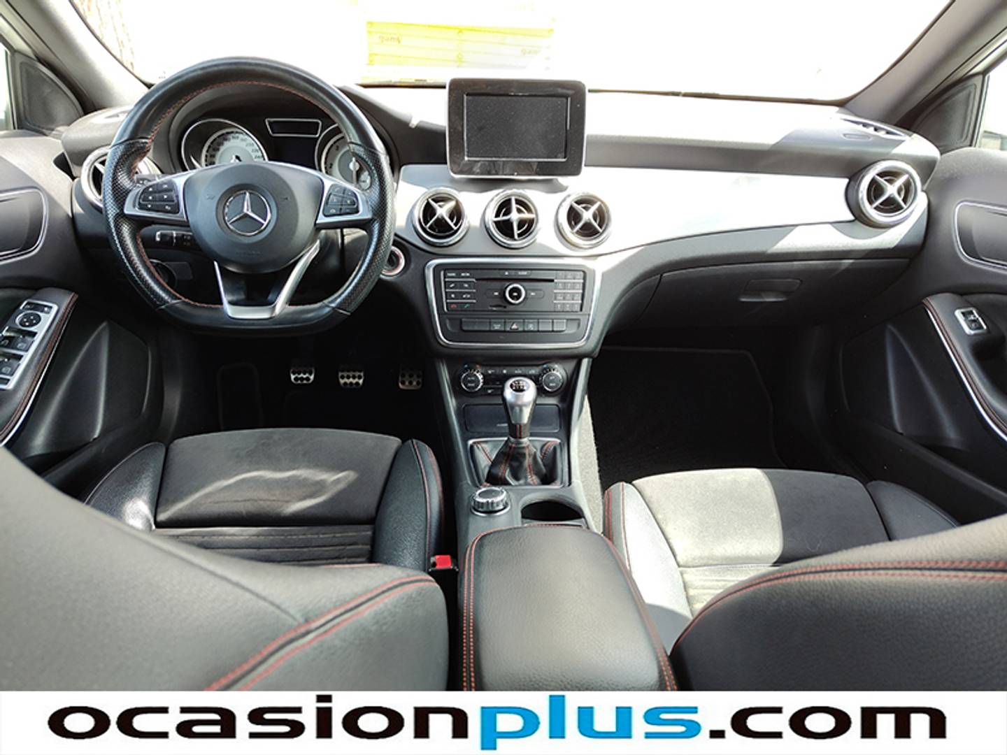 Foto Mercedes GLA Mercedes-Benz GLA 200 d AMG Line (136 CV)