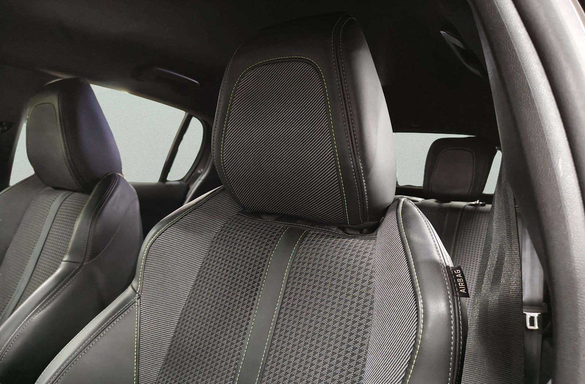 Peugeot 208 BlueHDi 100 GT - foto 8