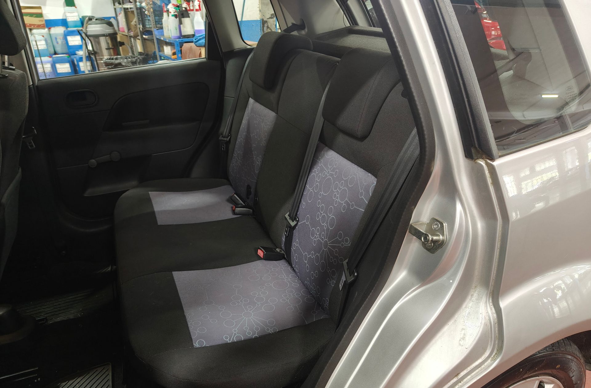 Ford Fiesta 1.4 TDCi Ambiente - foto 9