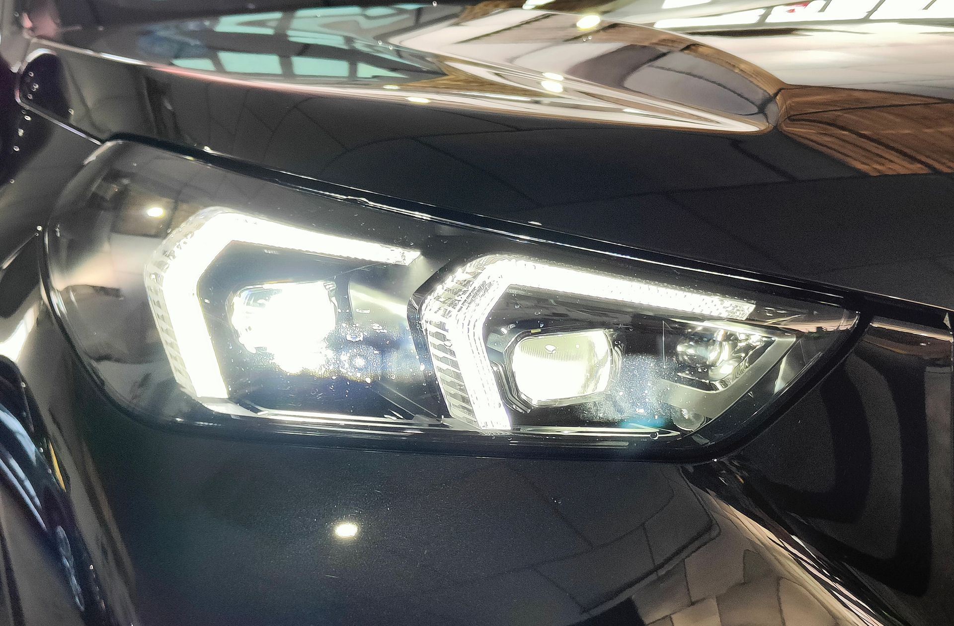 BMW iX1 eDrive20 - foto 17