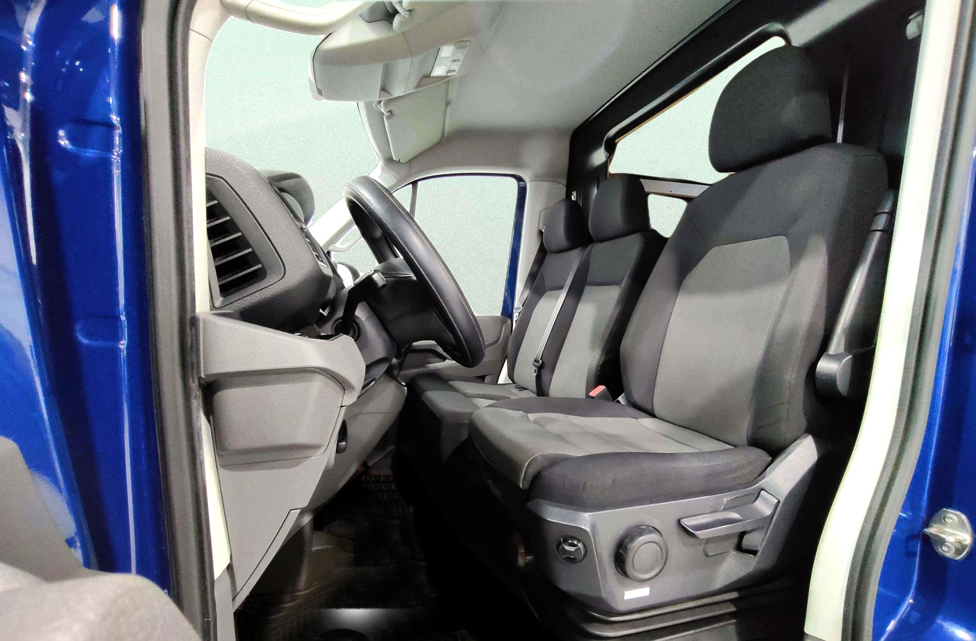 Volkswagen Crafter 30 Furgón Batalla Media TN 2.0 TDI 3 plazas - foto 26