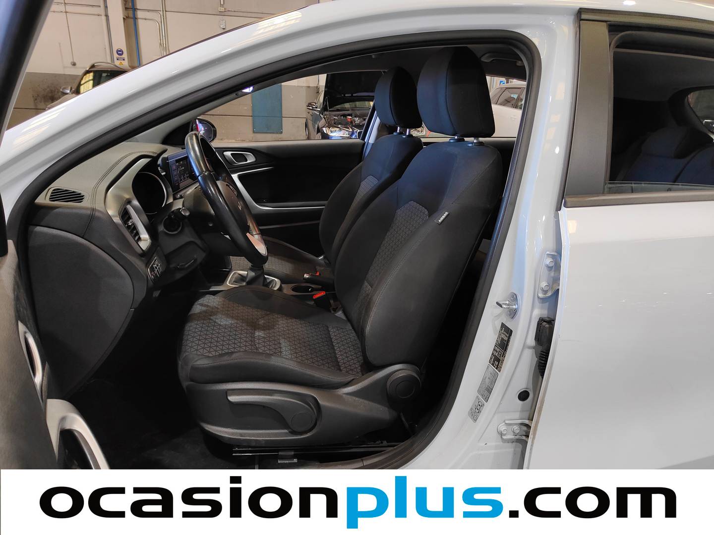 Foto asientos delanteros KIA Ceed Kia Ceed 1.6 MHEV iMT Concept (136 CV)