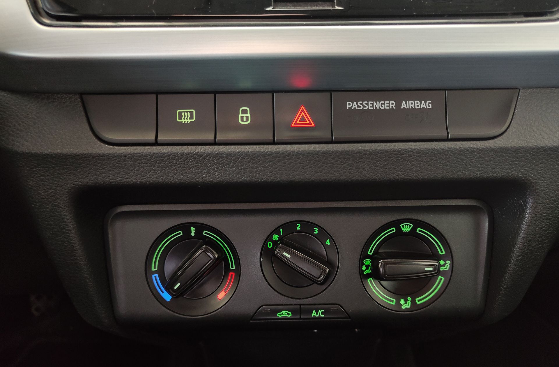 Škoda Fabia 1.0 TSI Ambition - foto 28