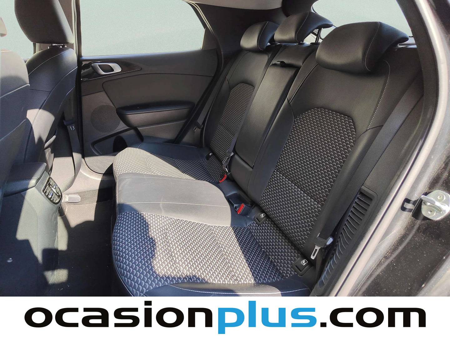 Foto asientos traseros KIA XCeed KIA XCeed 1.6 GDi PHEV eTech (141 CV)