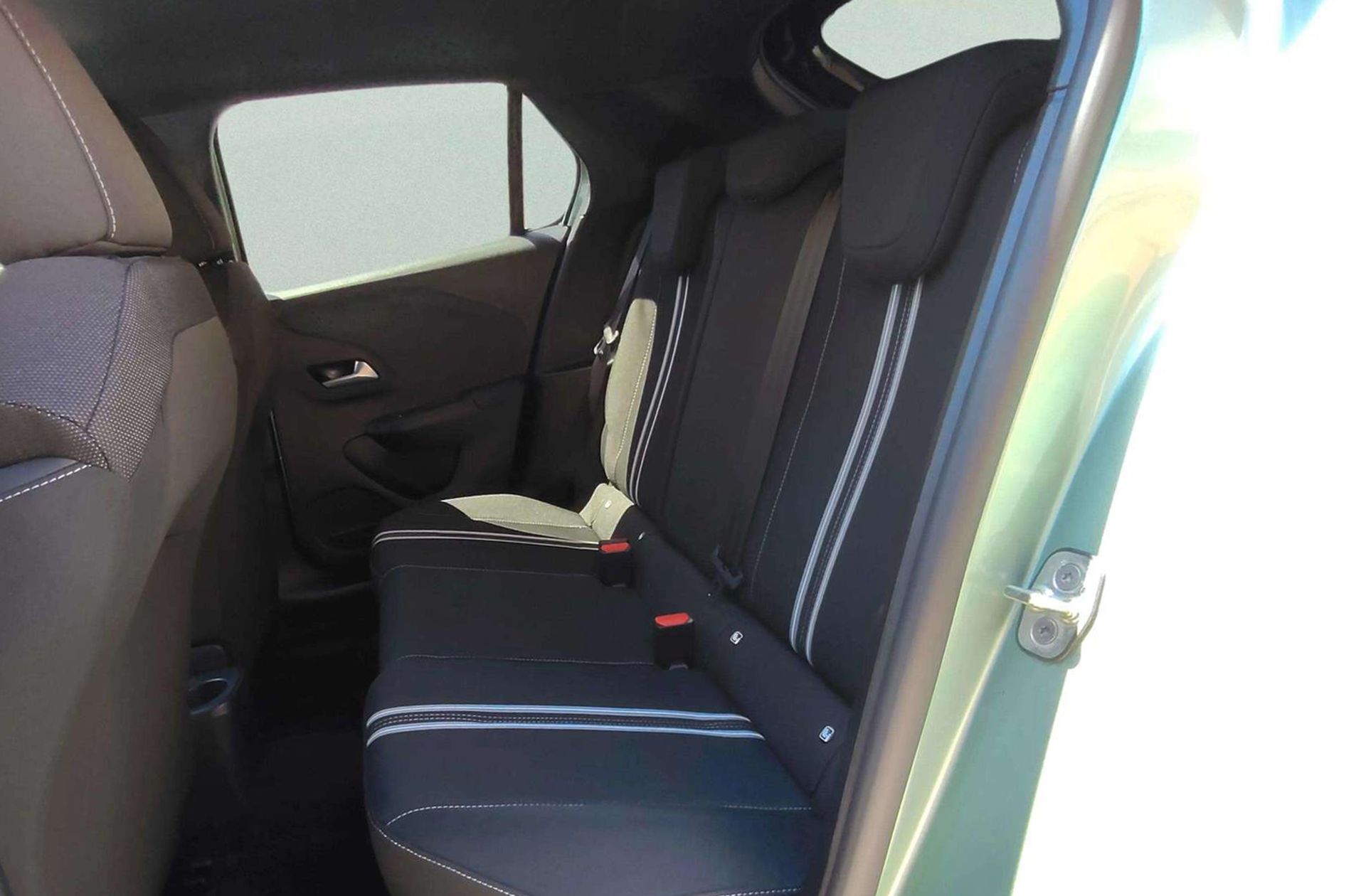 Opel Corsa 1.2T XHL YES - foto 14