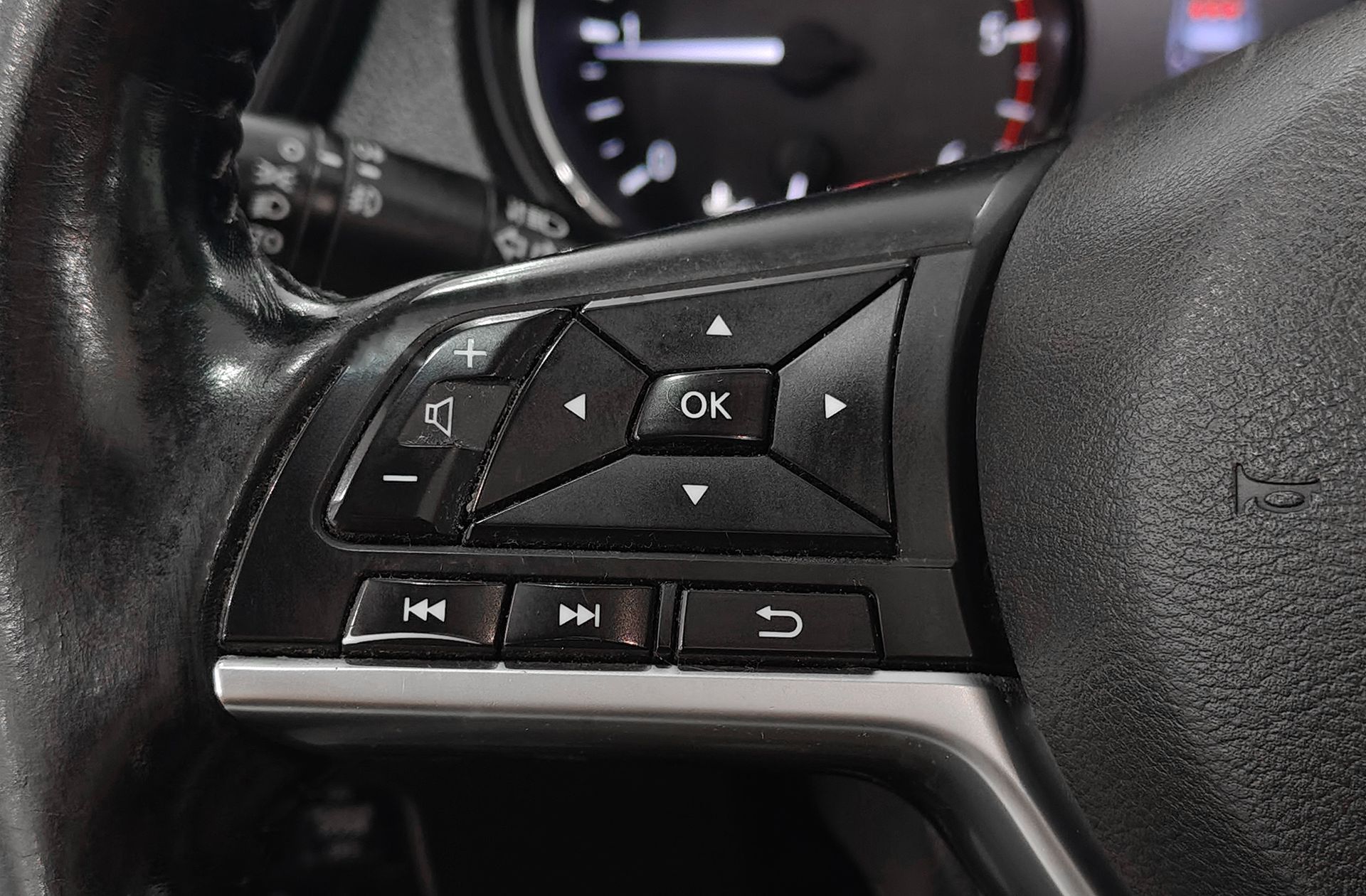 Nissan X-Trail dCi 150 Tekna 4x2 CVT 7 plazas - foto 30