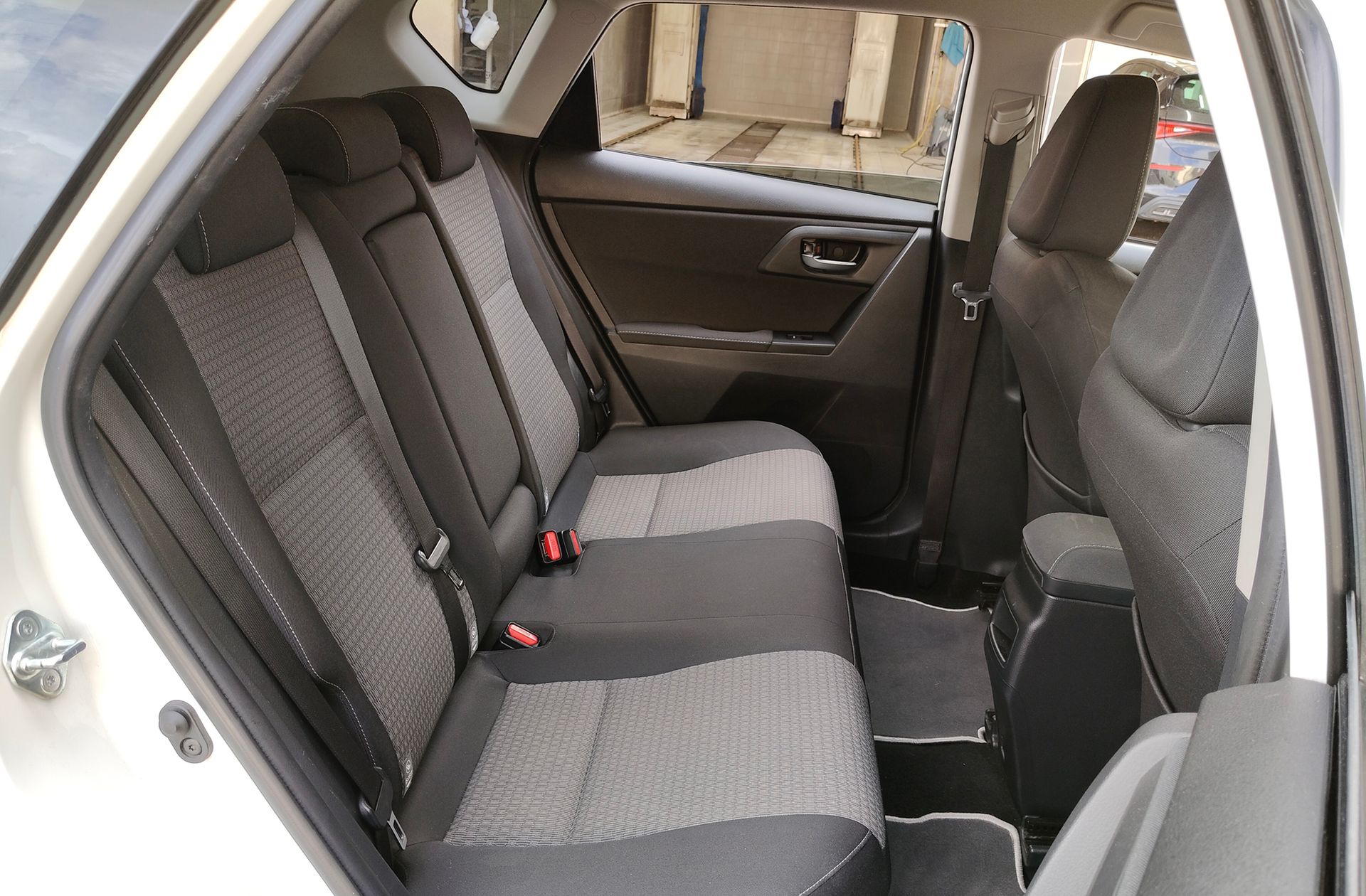 Toyota Auris 140H Hybrid Feel! - foto 17