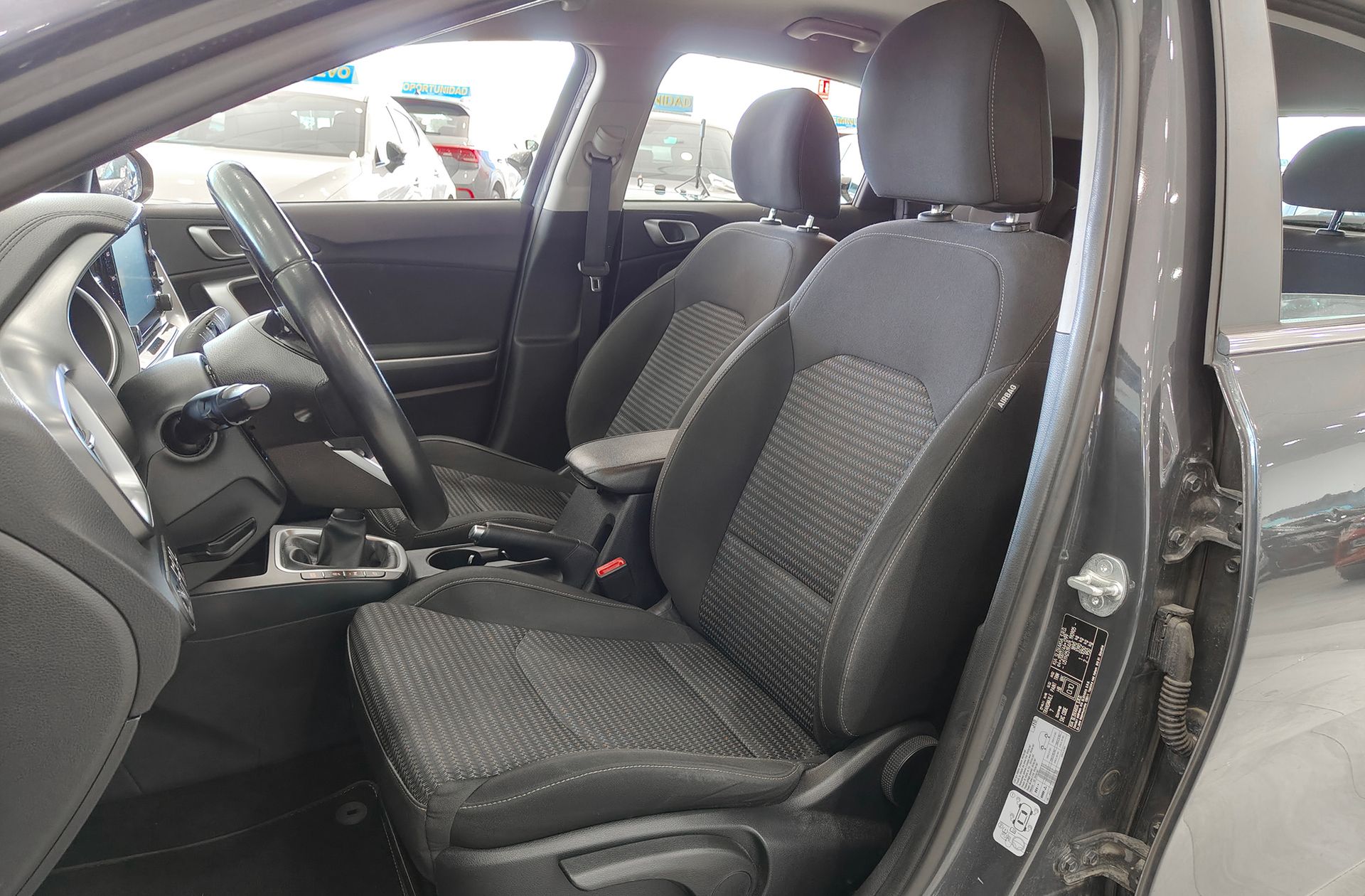 Kia Ceed 1.6 MHEV iMT Drive - foto 11