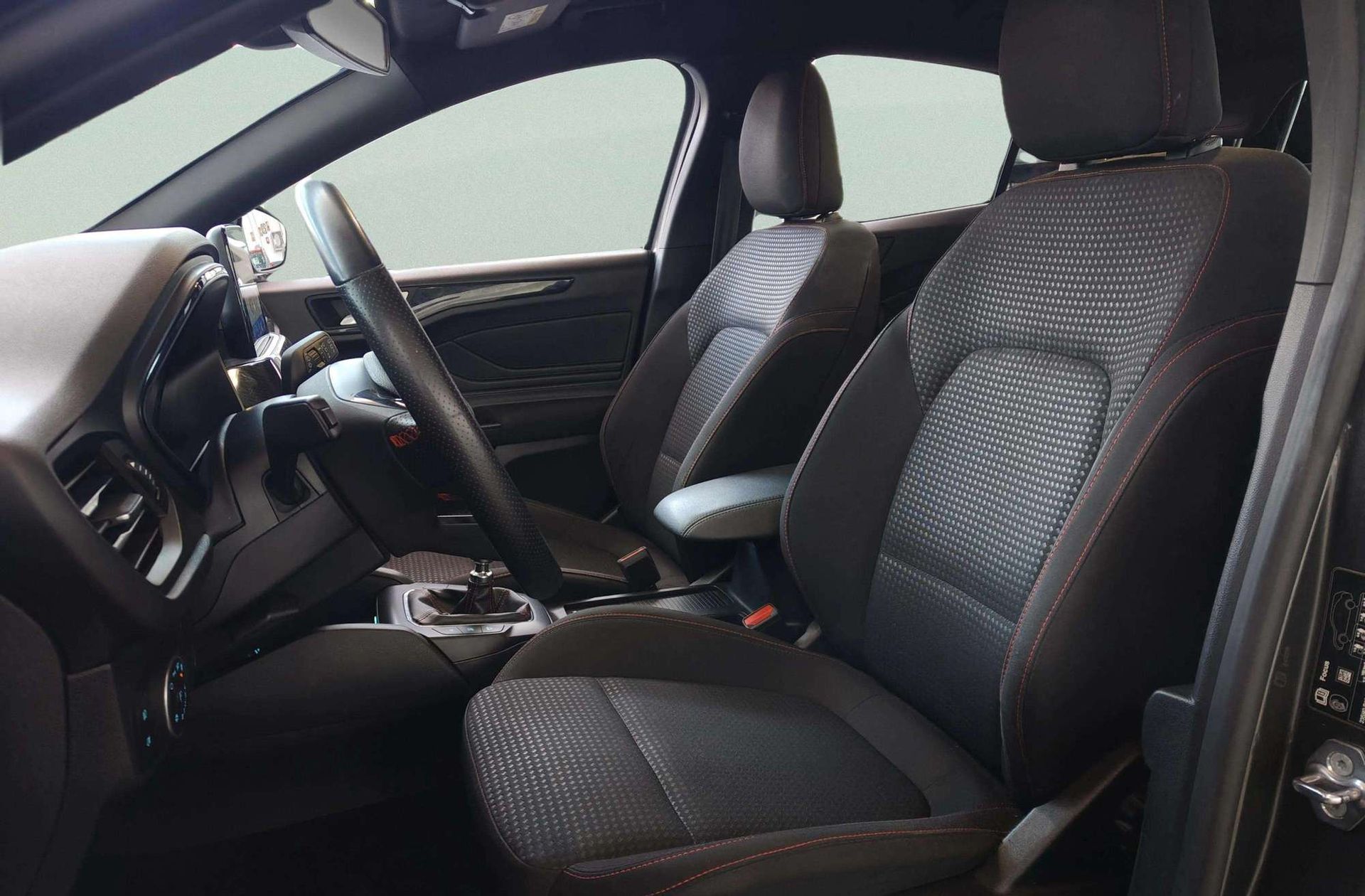 Ford Focus 1.0 EcoBoost MHEV ST-Line X - foto 11