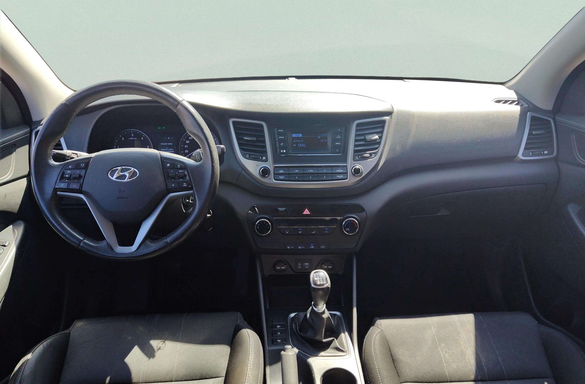 Hyundai Tucson 1.7 CRDi BlueDrive Essence 4x2 - foto 6
