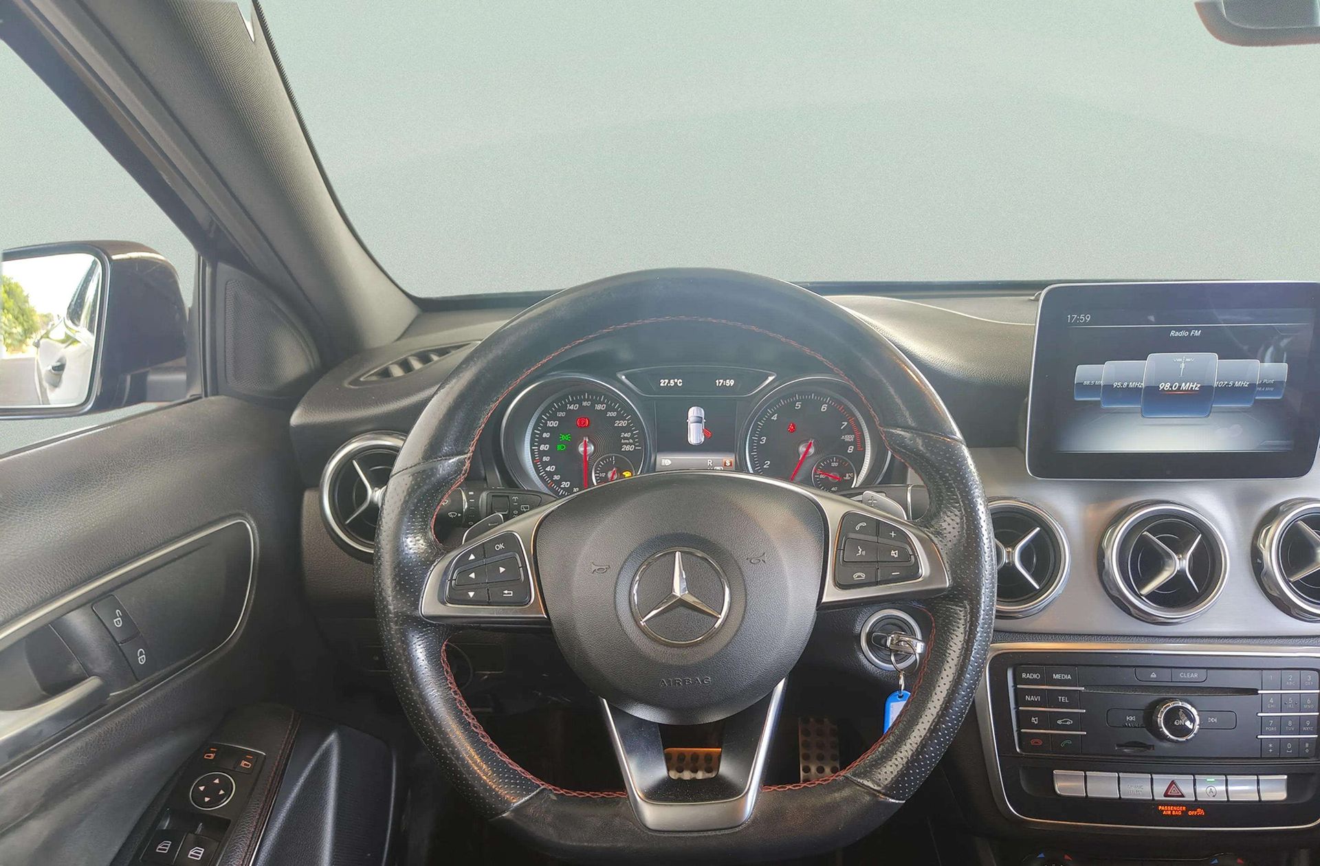 Mercedes-Benz GLA 180 Pack AMG - foto 18
