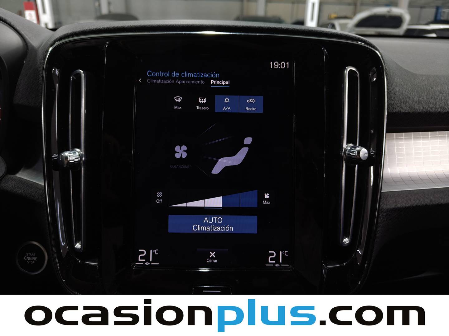 Volvo XC40 Volvo XC40 B3 G Momentum Pro Auto (163 CV) híbrido