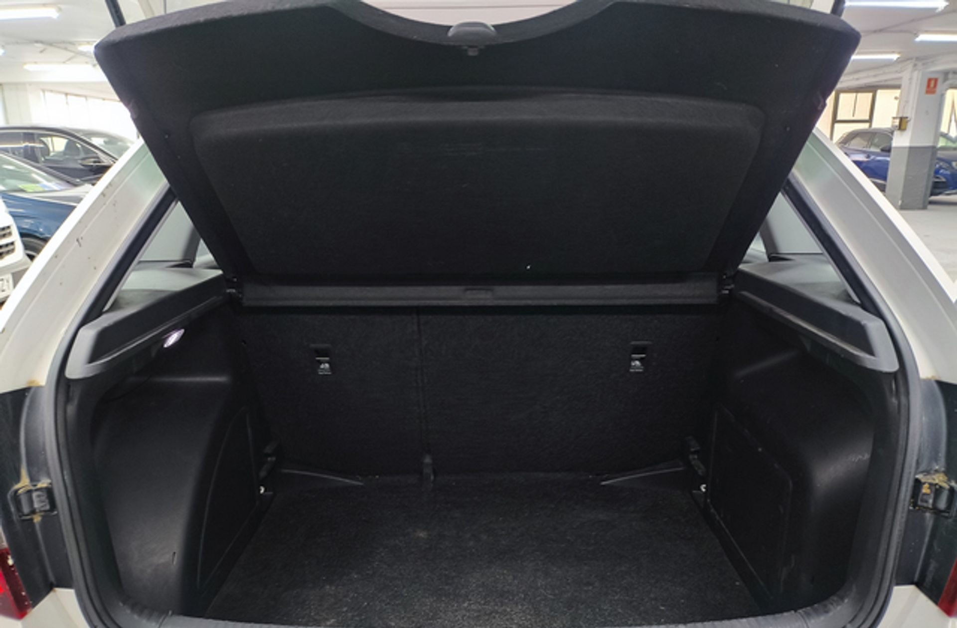 Škoda Spaceback 1.4 TSI Like DSG - foto 14