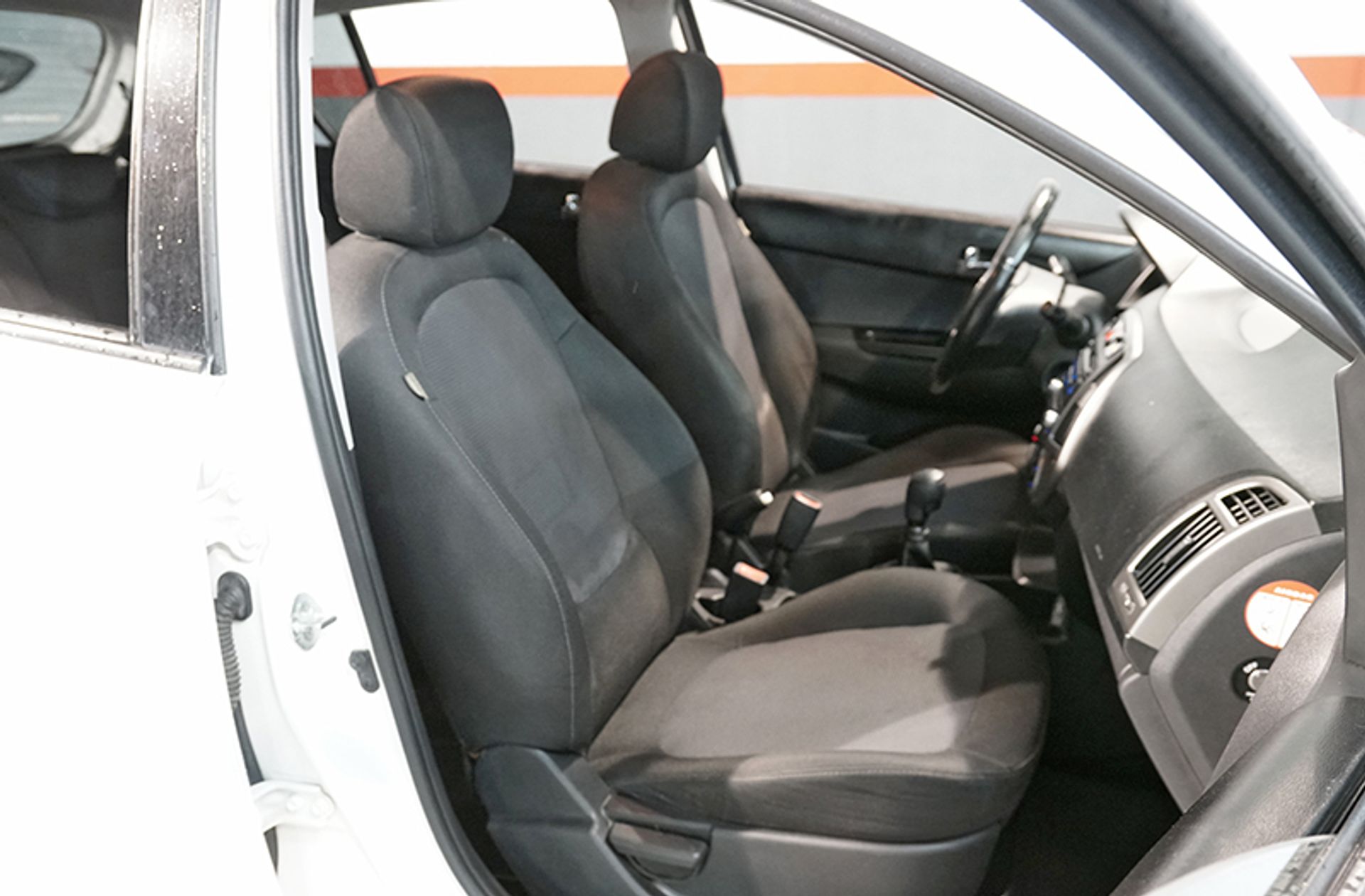 Hyundai i20 1.1 CRDi Go! - foto 15