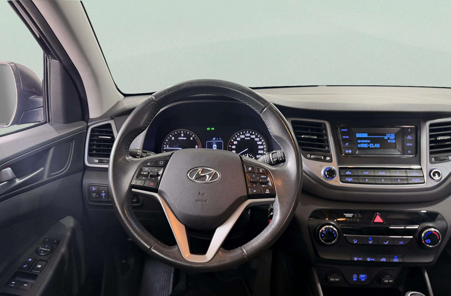 Hyundai Tucson 1.7 CRDi BlueDrive Essence 4x2 - foto 20