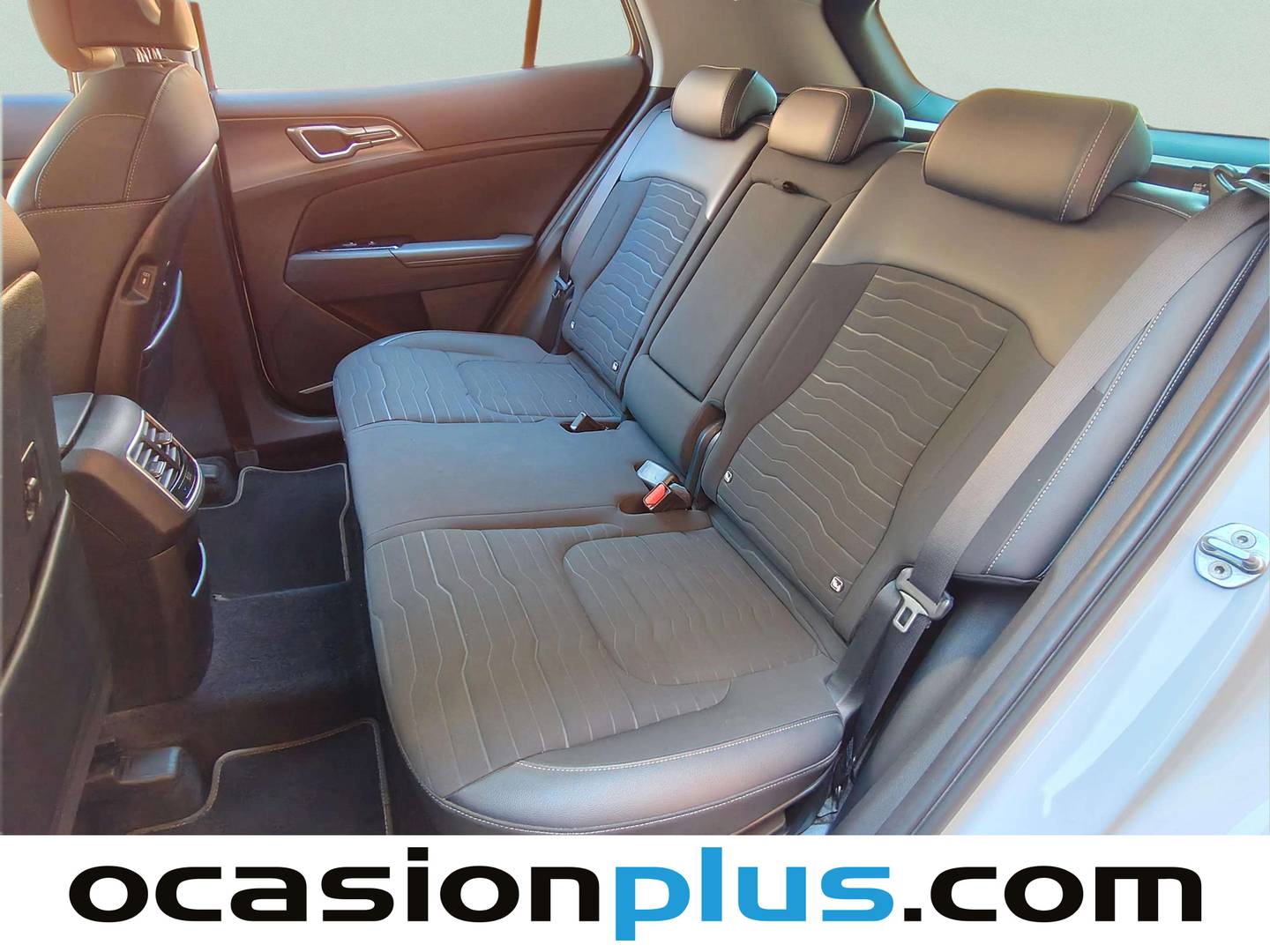 Foto asientos traseros KIA Sportage KIA Sportage 1.6 T-GDi HEV Tech 4x2 Auto (230 CV)