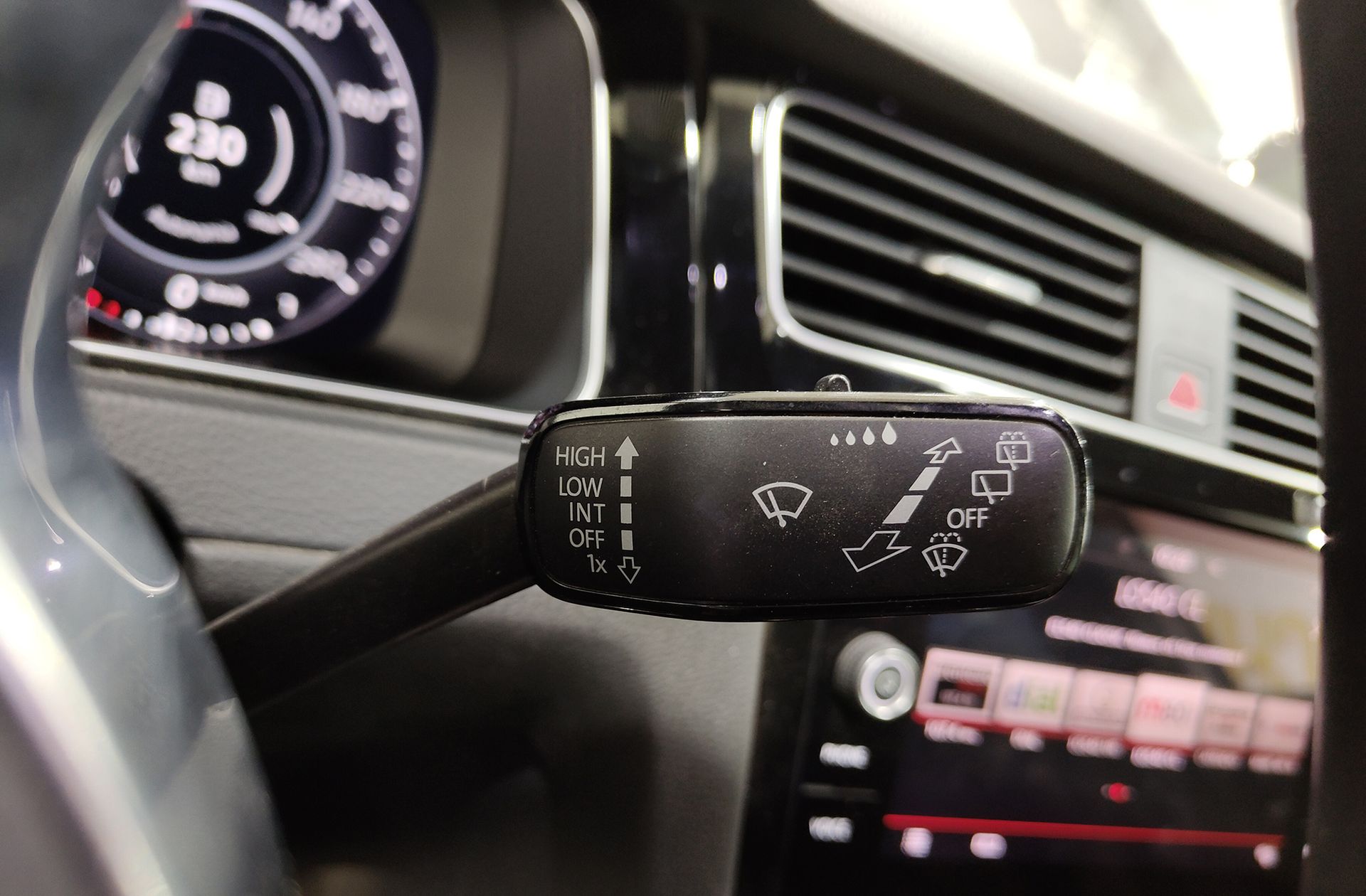 Volkswagen Golf GTI 2.0 TSI DSG - foto 30