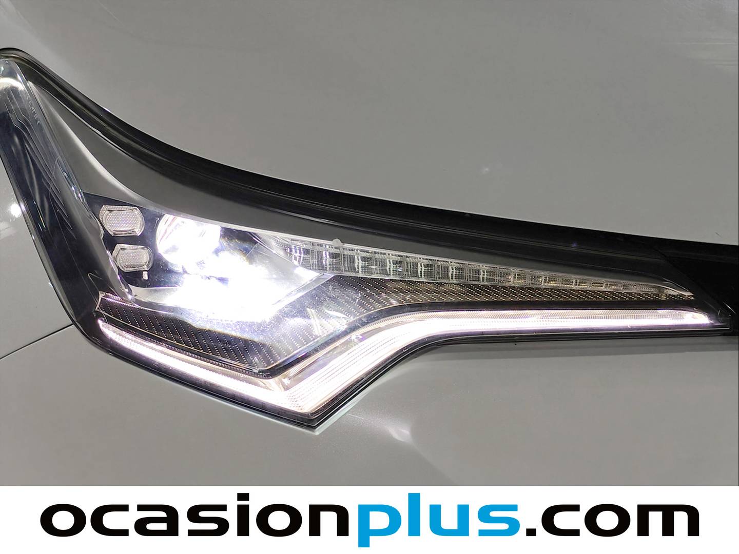 Extras del Toyota C-HR Toyota C-HR 1.8 125H Dynamic Plus (122 CV)