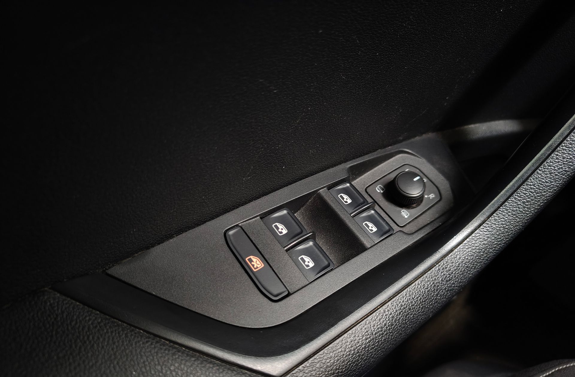 Škoda Karoq 1.0 TSI Ambition - foto 33