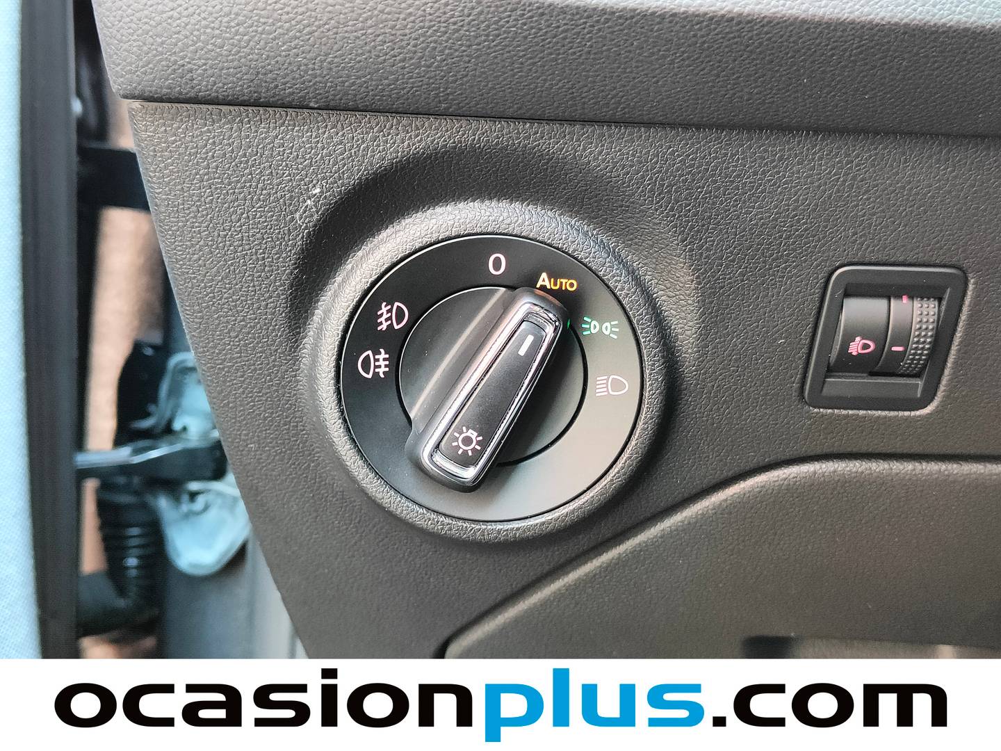 Equipamiento del Seat León Seat León ST 1.6 TDI S&S Style Plus DSG7 (115 CV)